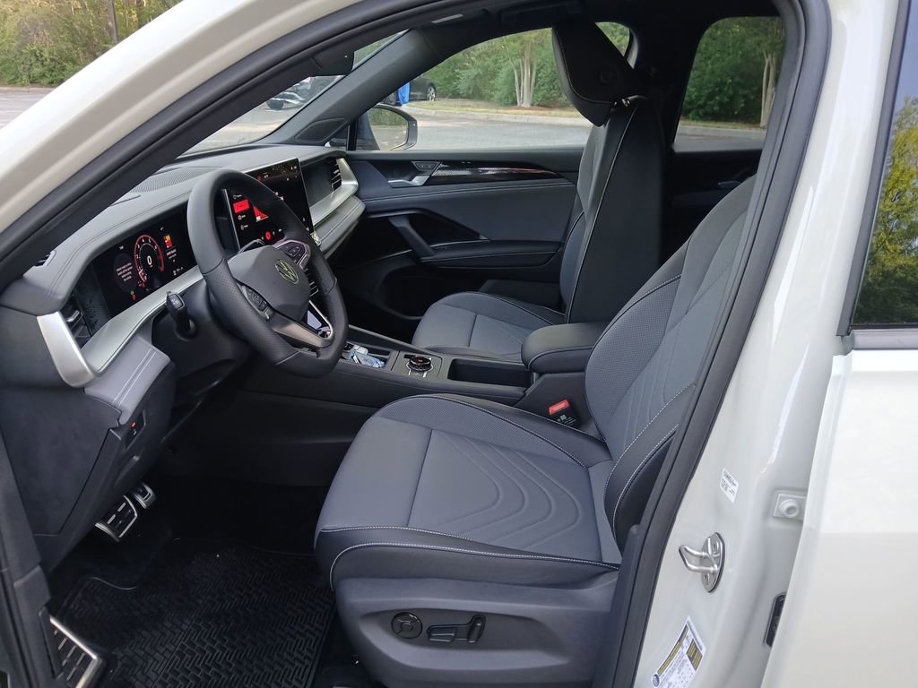 New 2026 Volkswagen Tiguan SE R-Line image 9