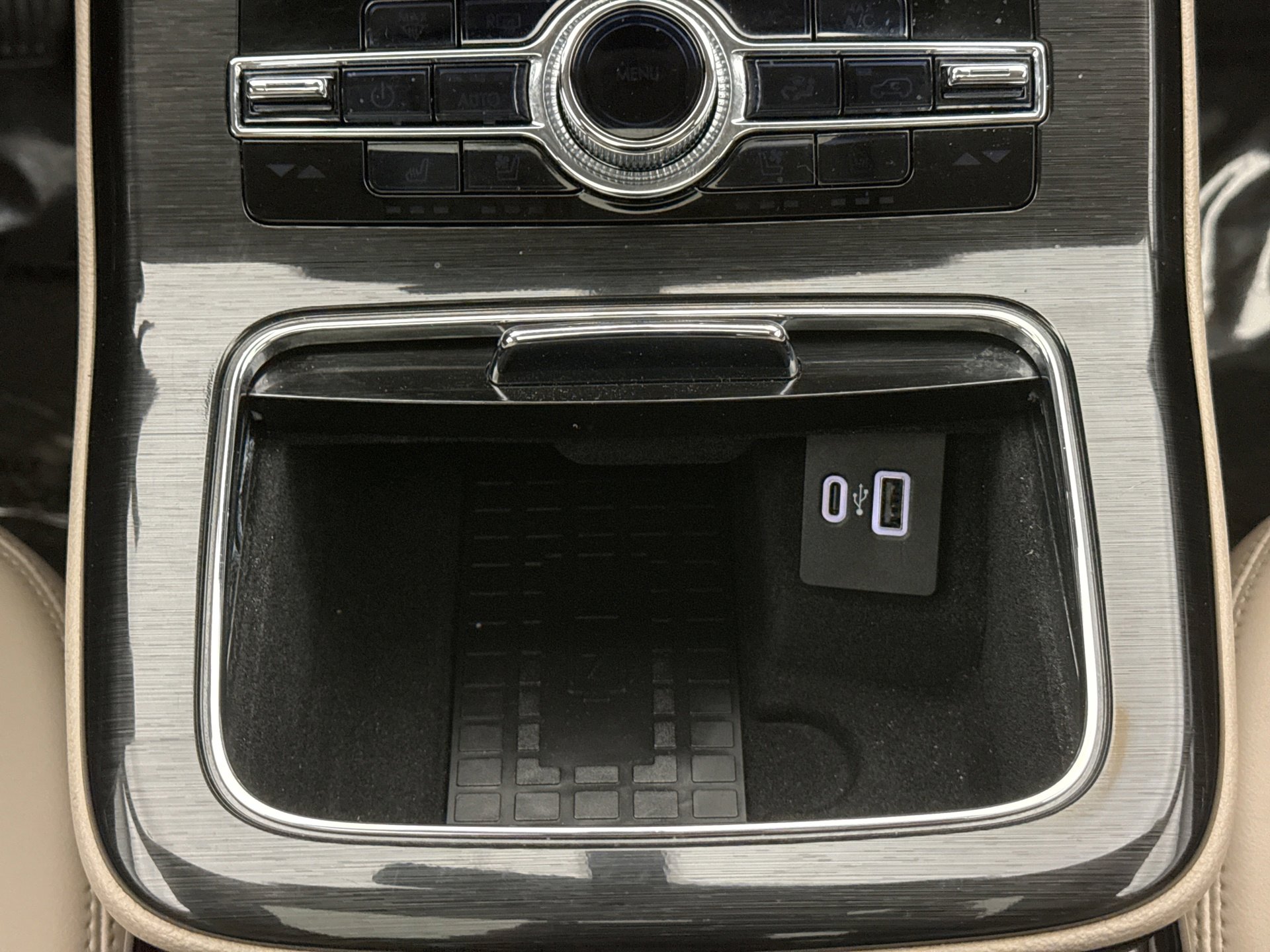 Used 2023 Lincoln Nautilus Reserve AWD/4WD image 17