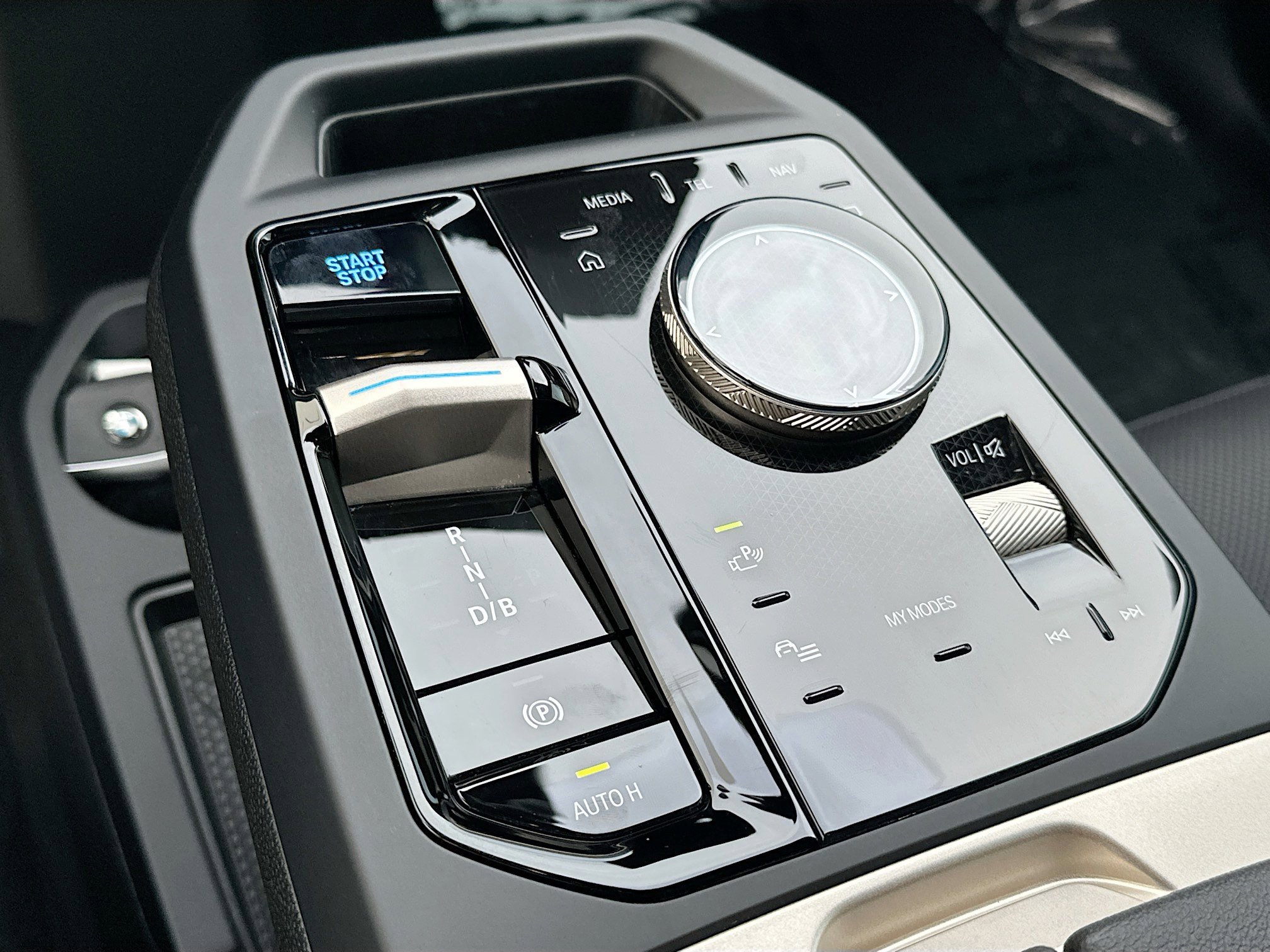 Used 2025 BMW iX xDrive50 w/ Sport Package image 16