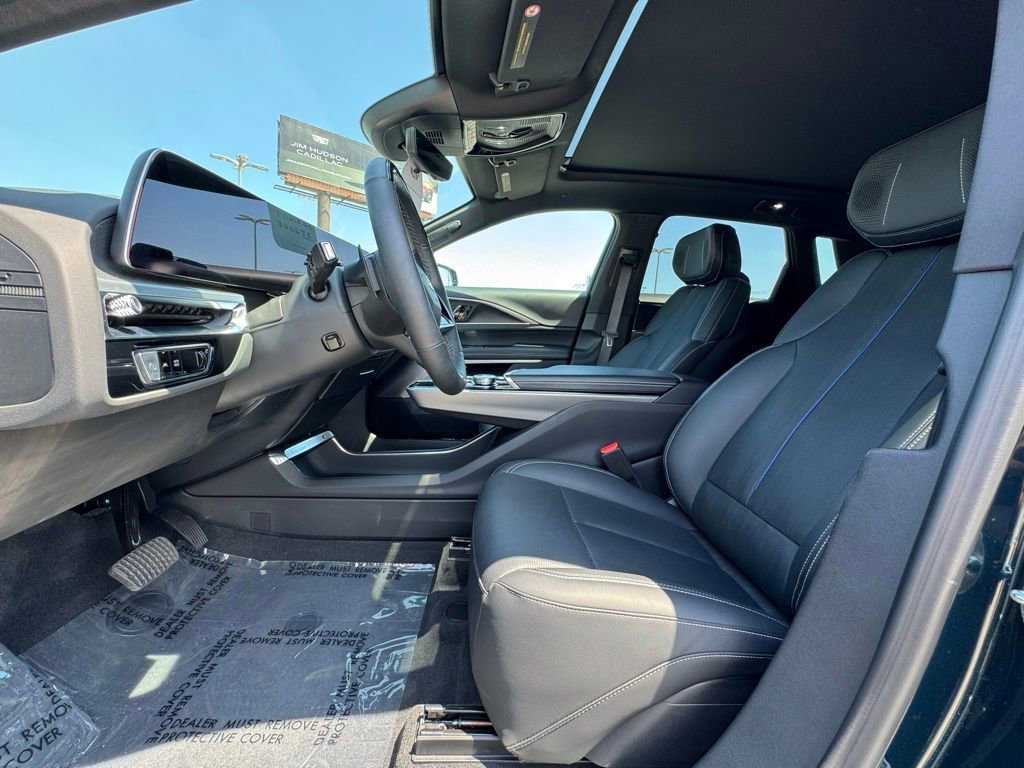 Certified 2025 Cadillac Lyriq Luxury w/ LPO, Floor Liner Package AWD/4WD image 25