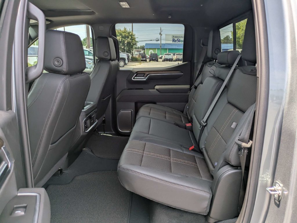 New 2026 Chevrolet Silverado 1500 High Country w/ Technology Package AWD/4WD image 14