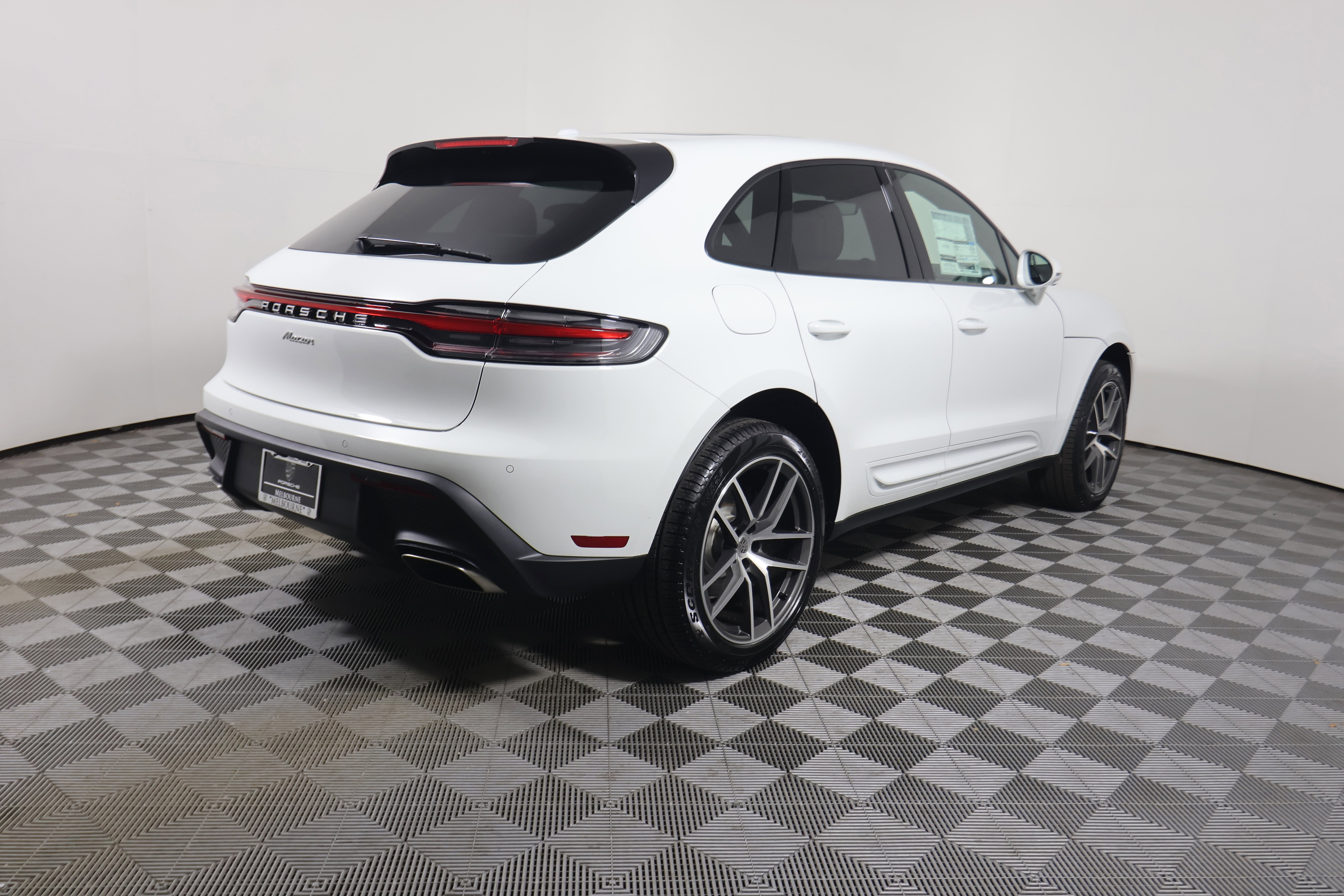 Certified 2026 Porsche Macan image 7