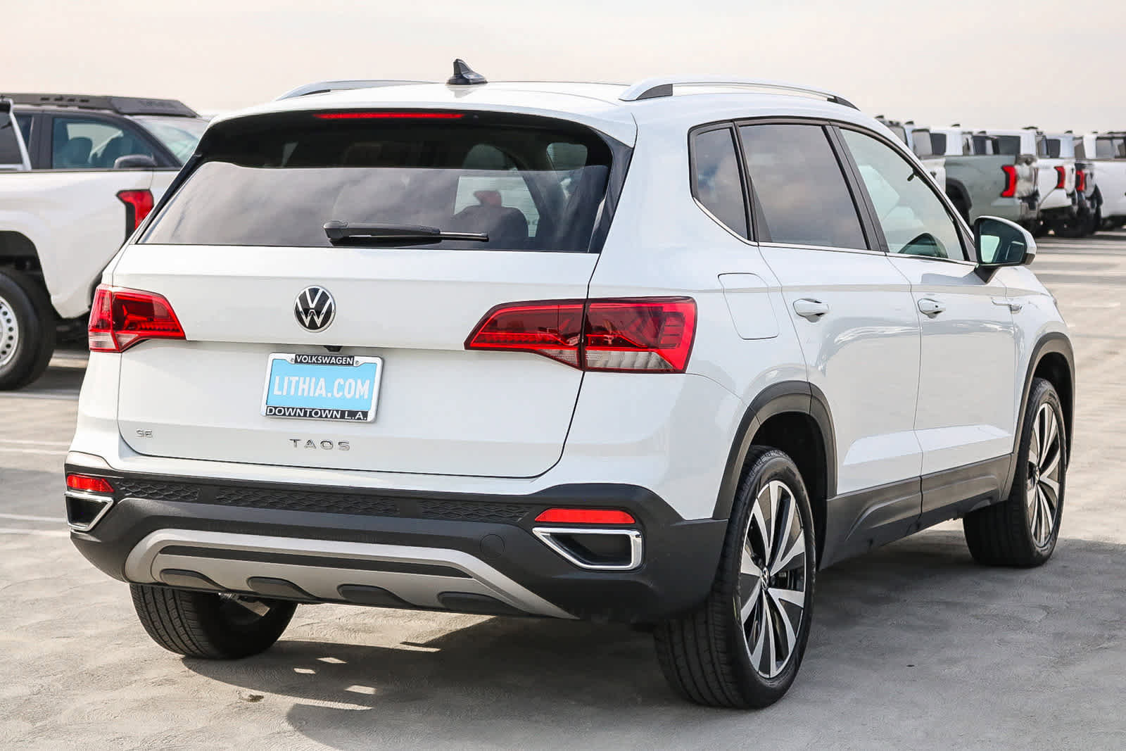 Used 2023 Volkswagen Taos SE image 6