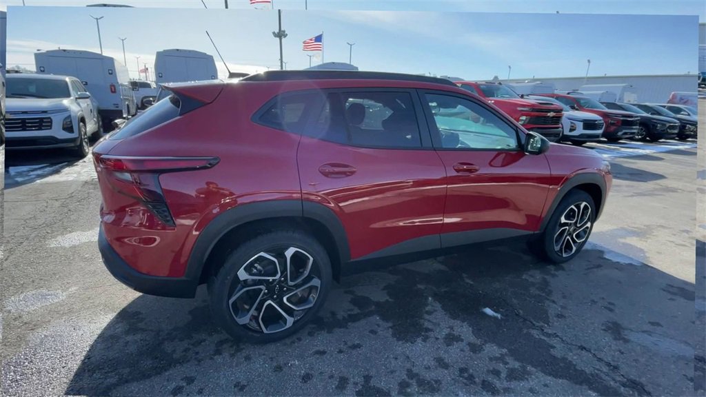 New 2026 Chevrolet Trax RS w/ Sunroof Package image 2