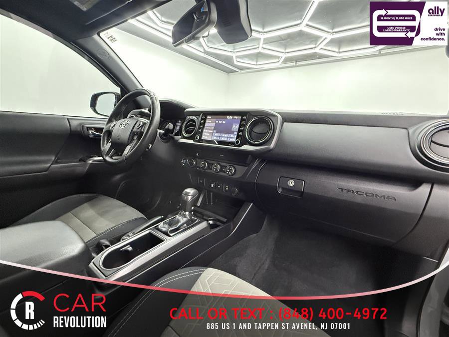 Used 2020 Toyota Tacoma TRD Sport w/ Blackout Package AWD/4WD image 32