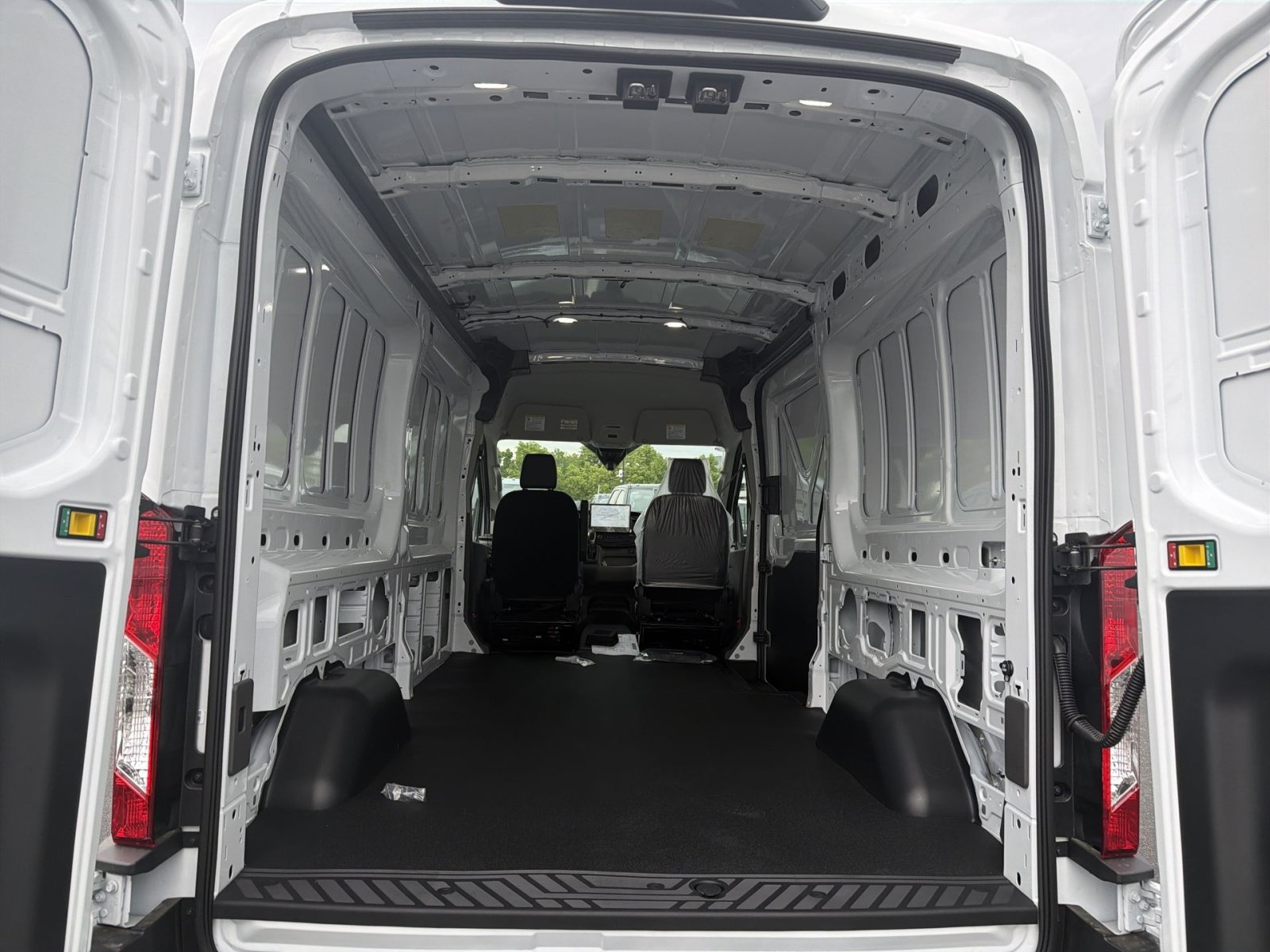 New 2026 Ford Transit 250 148 Medium Roof RWD image 35