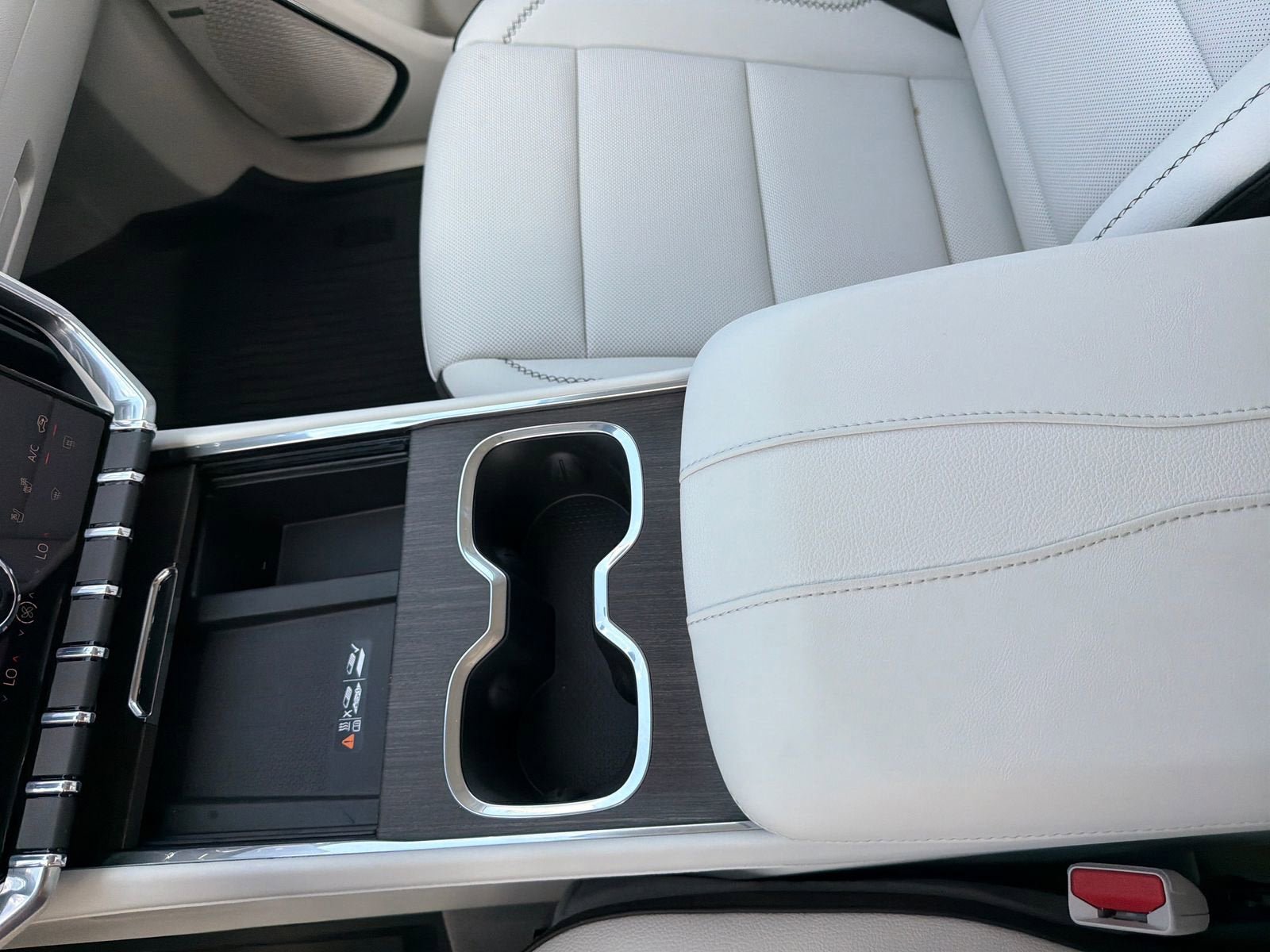New 2026 GMC Acadia Denali w/ Super Cruise Package FWD image 29