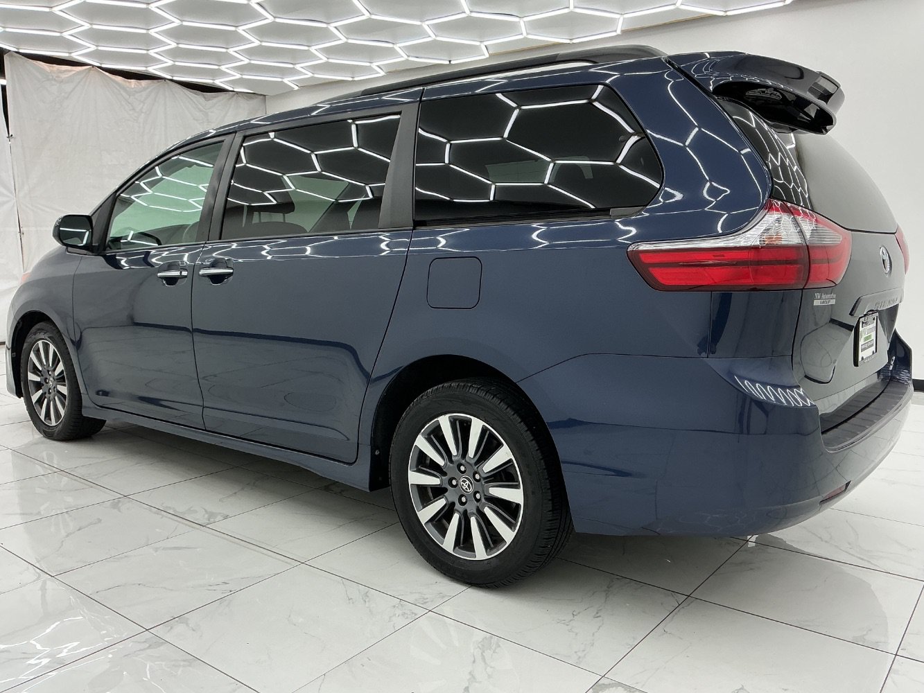 Used 2020 Toyota Sienna XLE AWD/4WD image 12