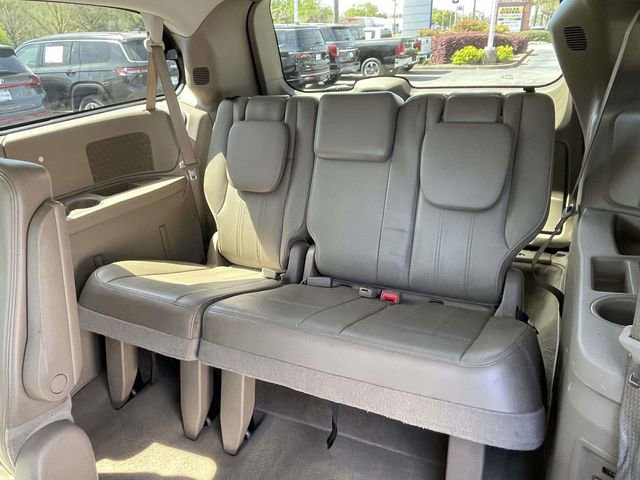 Used 2013 Chrysler Town & Country Touring image 9