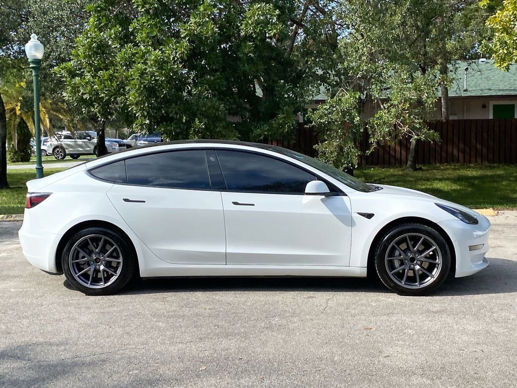 Used 2021 Tesla Model 3 Standard Range Plus image 10