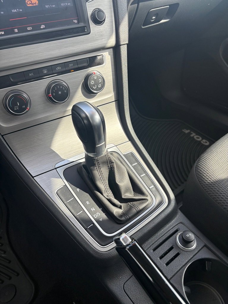 Used 2016 Volkswagen Golf S image 20