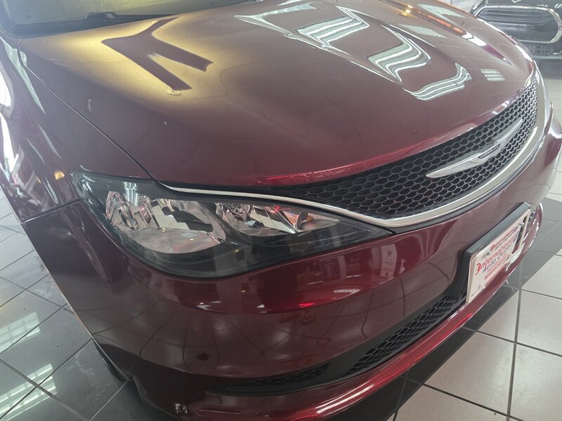 Used 2021 Chrysler Voyager LX FWD image 30