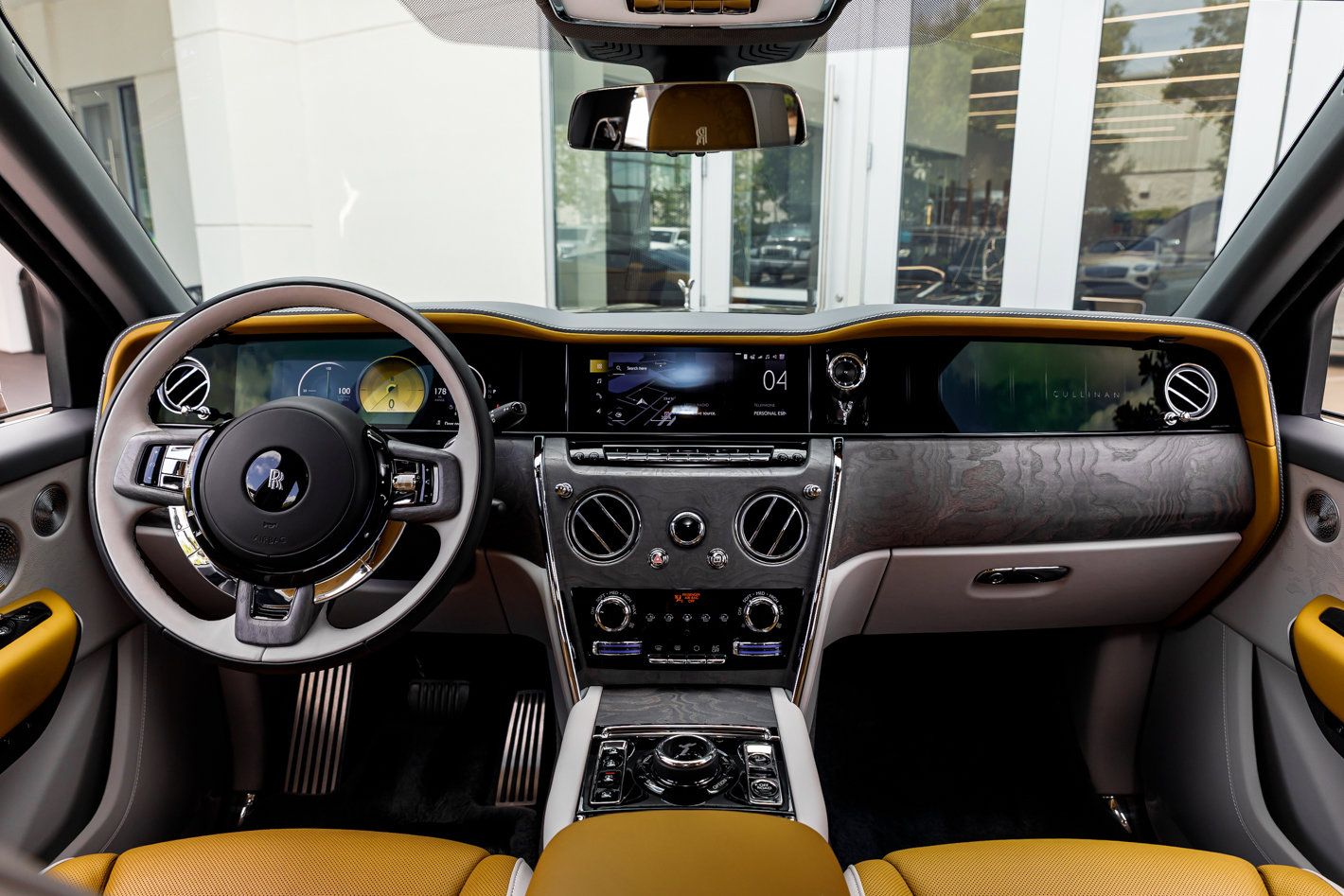 Certified 2025 Rolls-Royce Cullinan AWD/4WD image 38