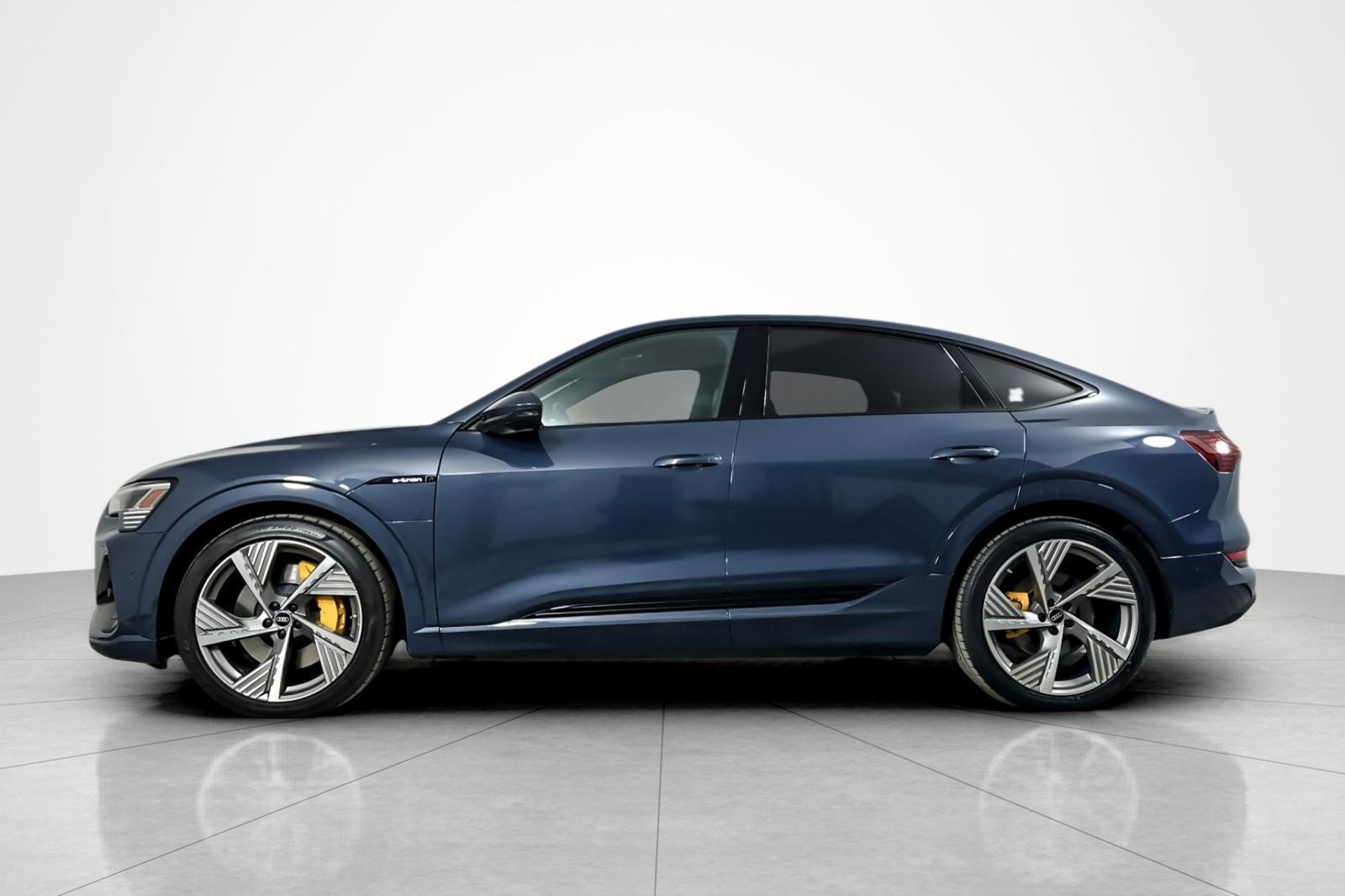 Used 2023 Audi e-tron Prestige w/ Prestige Package image 2