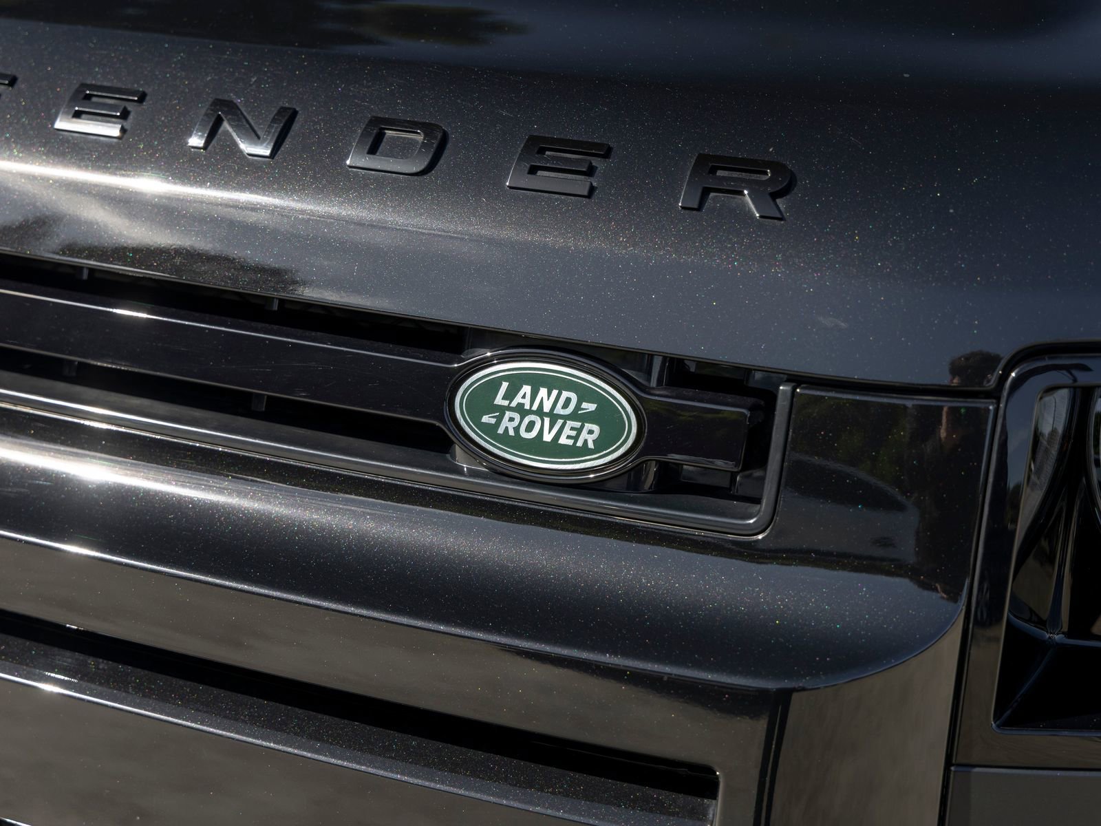 Used 2025 Land Rover Defender 90 X-Dynamic SE AWD/4WD image 17