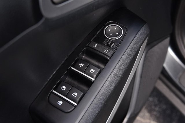 Used 2025 Kia Soul LX w/ LX Technology Package FWD image 8
