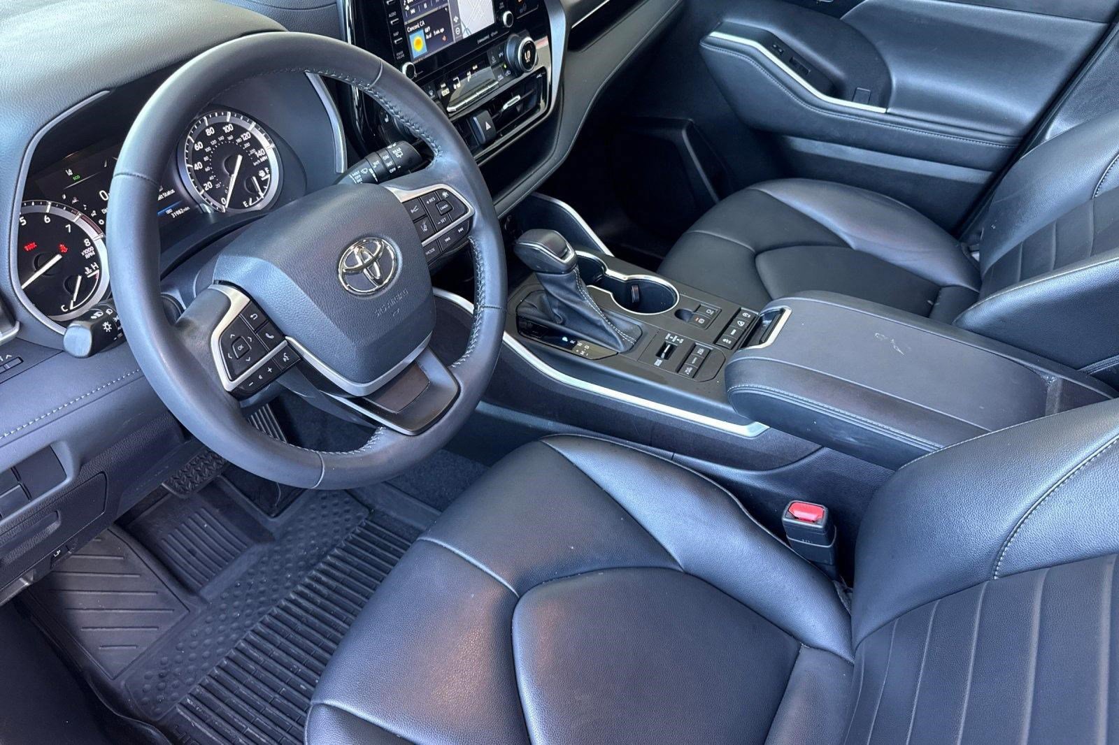 Used 2022 Toyota Highlander XLE image 4