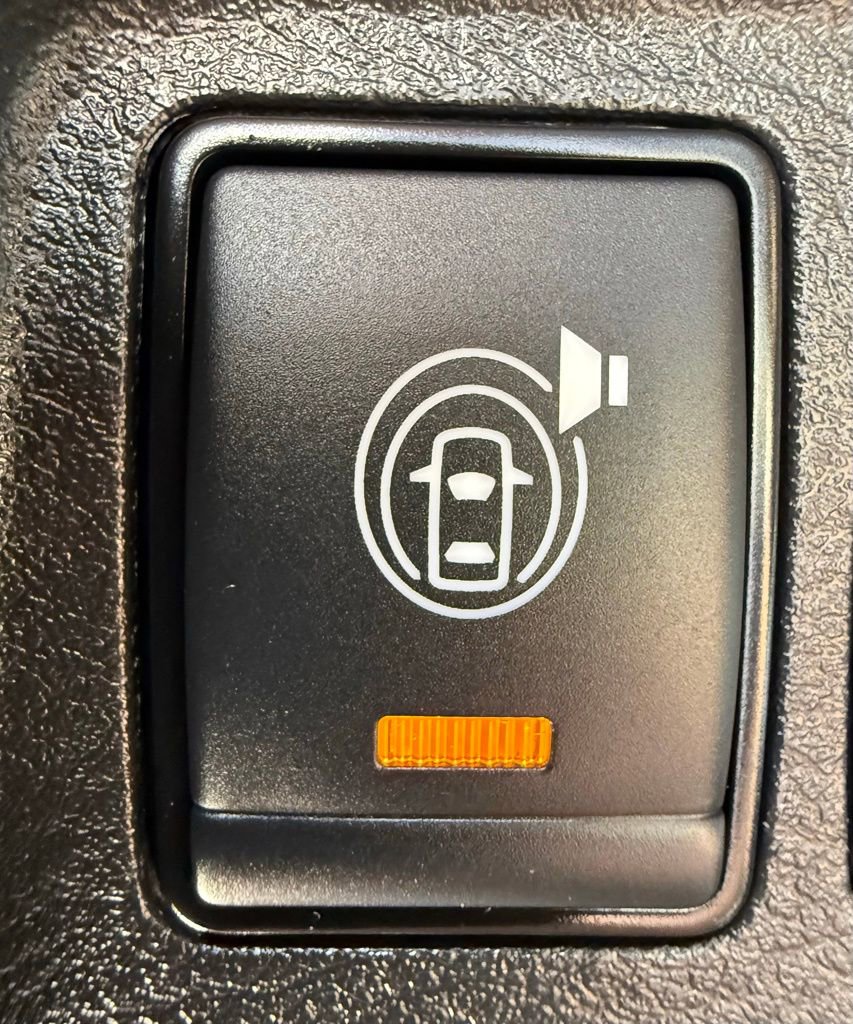 Used 2024 Nissan Frontier SV w/ Technology Package image 32