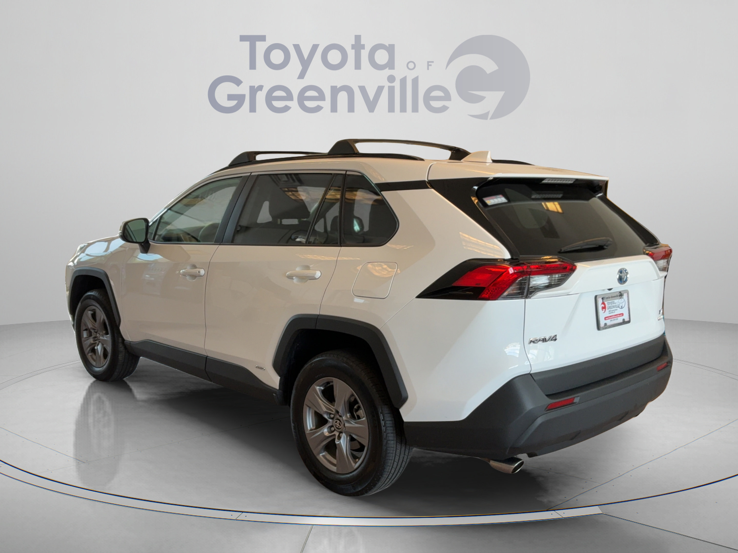 Used 2022 Toyota RAV4 XLE w/ Convenience Package AWD/4WD image 4