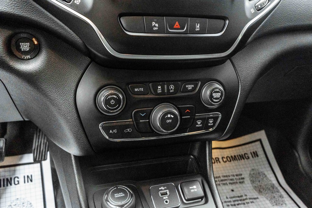 Used 2021 Jeep Cherokee Latitude Plus image 19