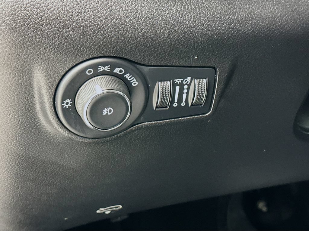 Used 2024 Jeep Compass Limited w/ High Altitude Package AWD/4WD image 18