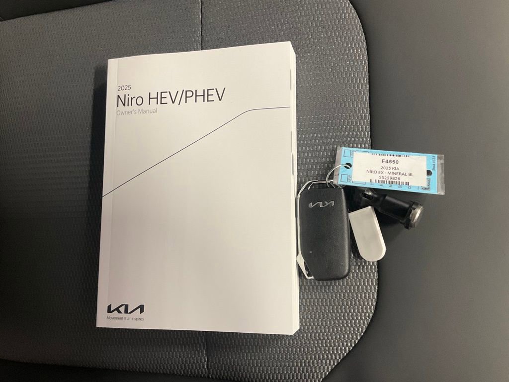 Certified 2025 Kia Niro EX image 23