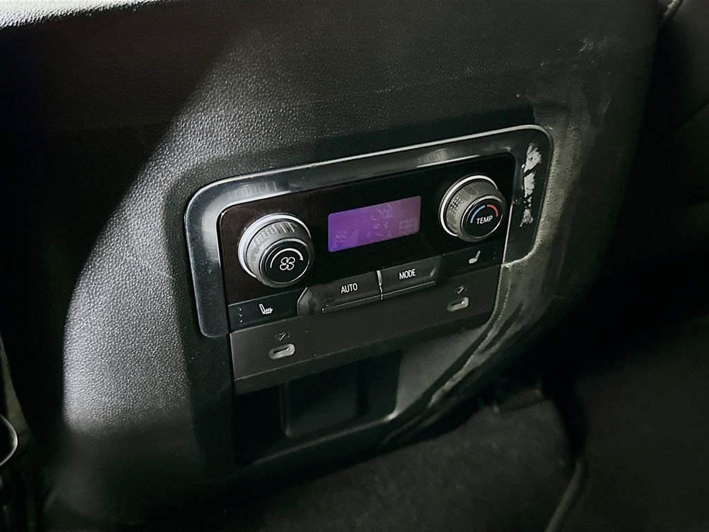 Used 2022 Chevrolet Suburban RST w/ Sport Performance Package image 32