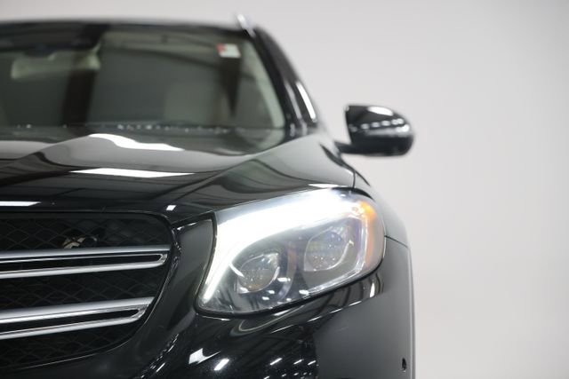 Used 2018 Mercedes-Benz GLC 300 4MATIC image 3