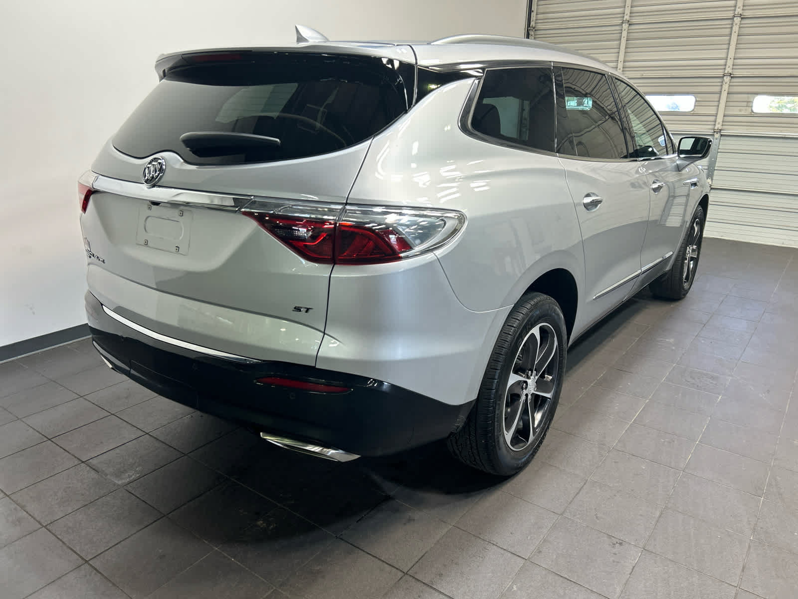 Used 2022 Buick Enclave Essence w/ Experience Buick Package AWD/4WD image 3