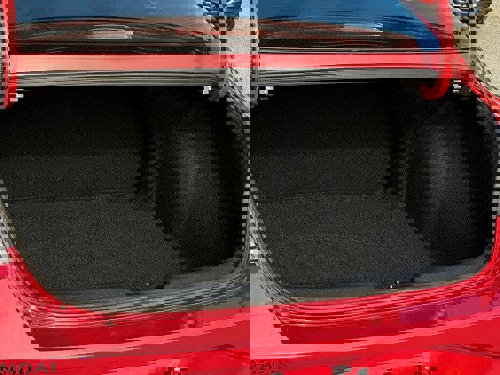 Certified 2023 Hyundai Elantra SE image 28