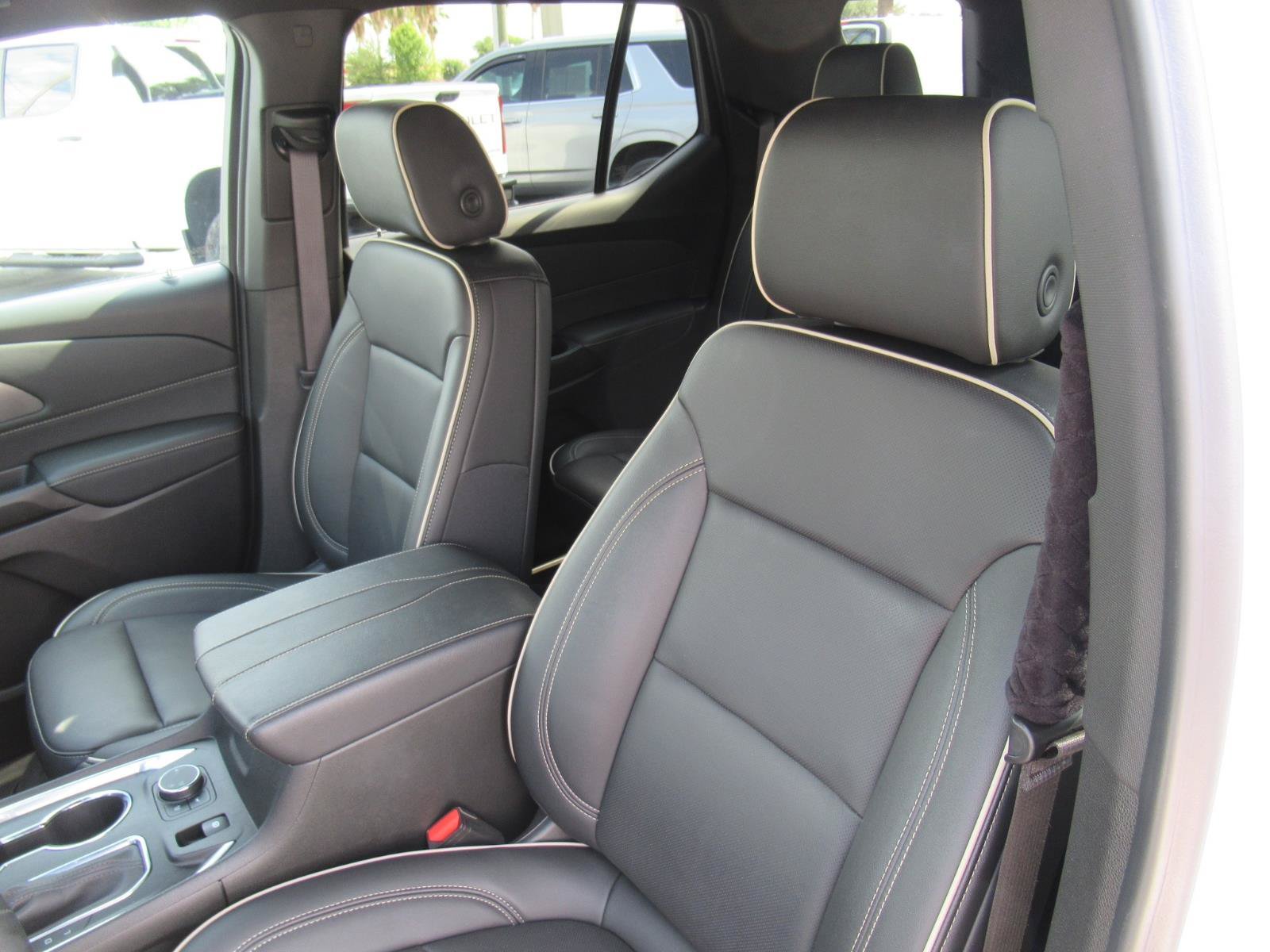 Used 2023 Chevrolet Traverse Premier w/ Redline Edition FWD image 18
