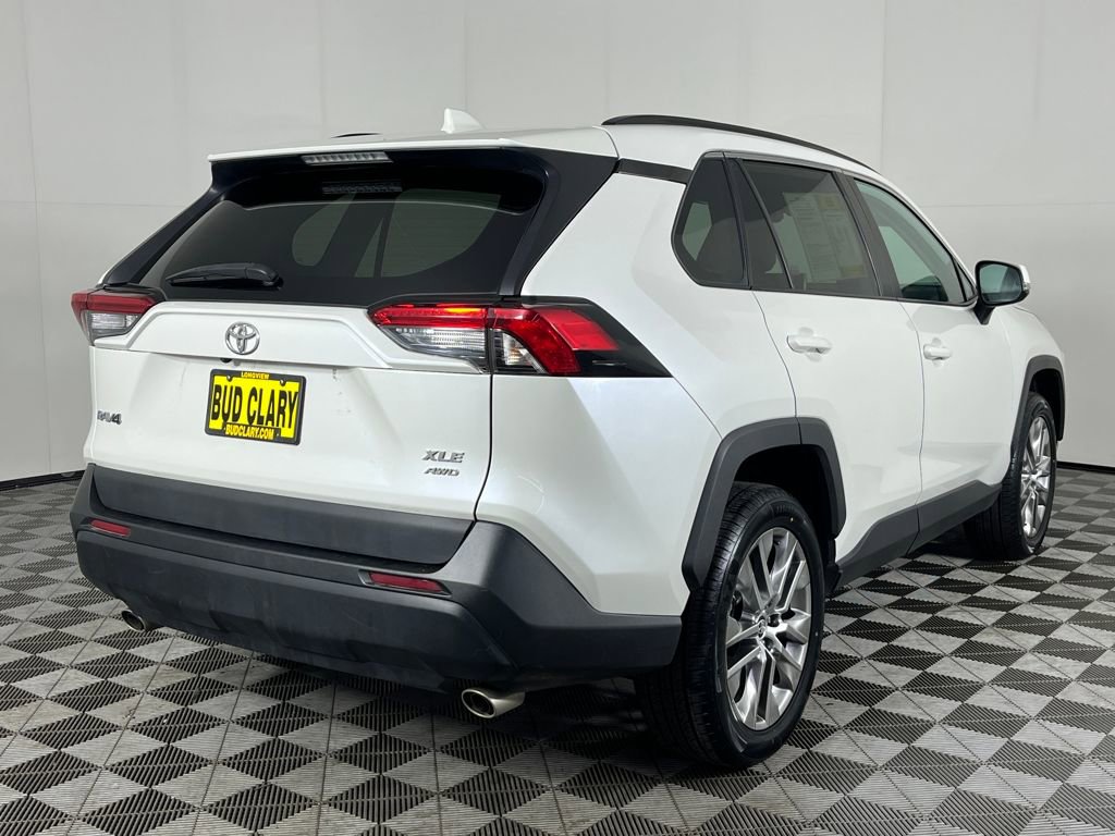 Used 2021 Toyota RAV4 XLE Premium image 6