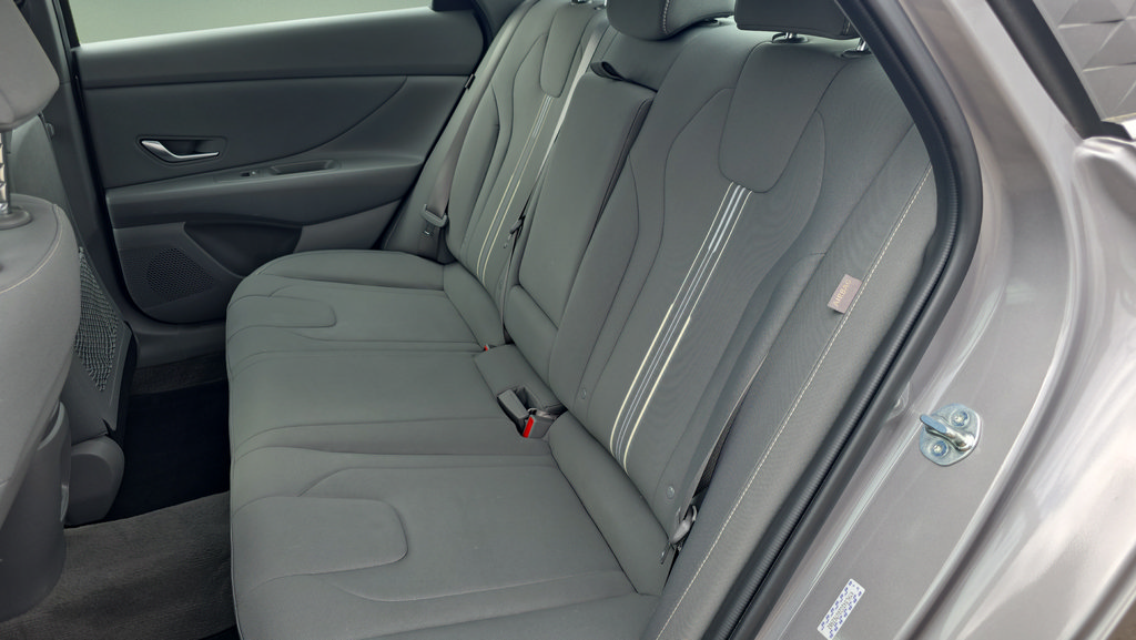 Used 2024 Hyundai Elantra SEL w/ Convenience Package FWD image 28