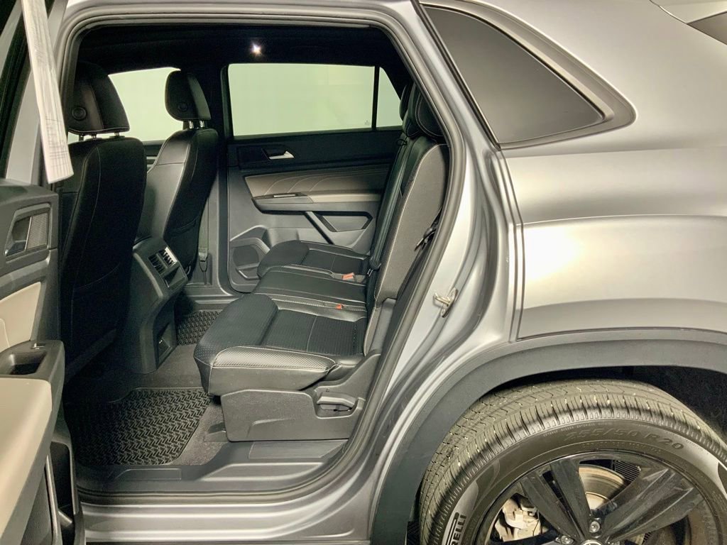 Used 2023 Volkswagen Atlas Cross Sport SEL R-Line image 32
