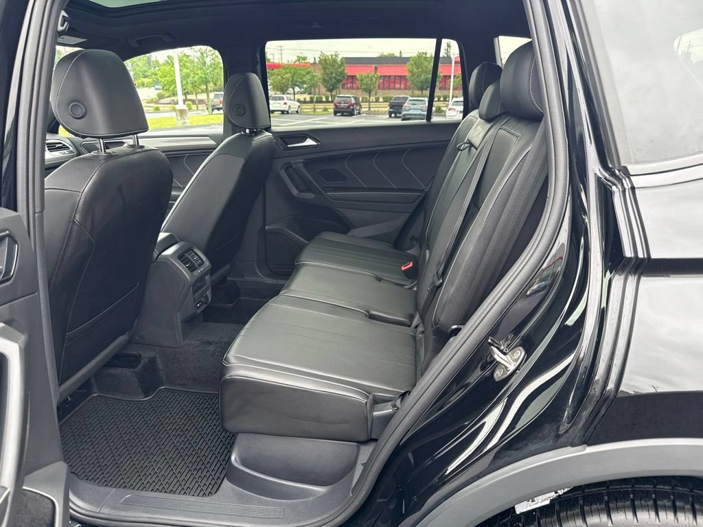 Used 2024 Volkswagen Tiguan SE R-Line AWD/4WD image 10