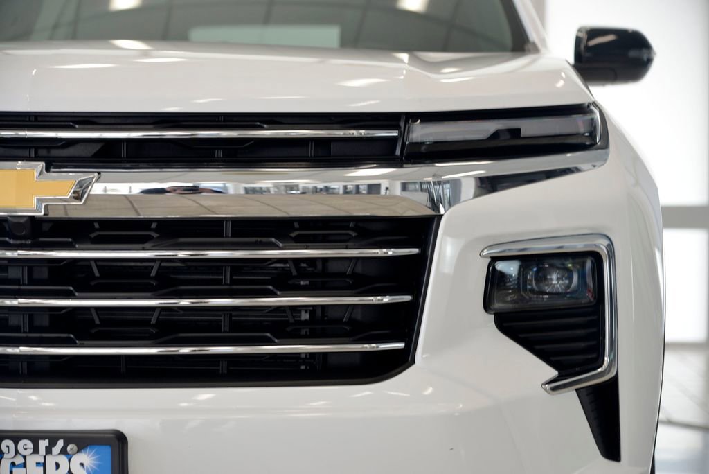 Used 2025 Chevrolet Traverse LT AWD/4WD image 11