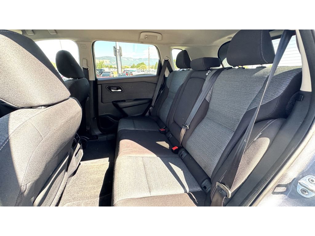 Used 2022 Nissan Rogue SV image 16