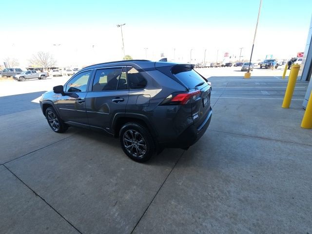 Used 2022 Toyota RAV4 XLE Premium image 5