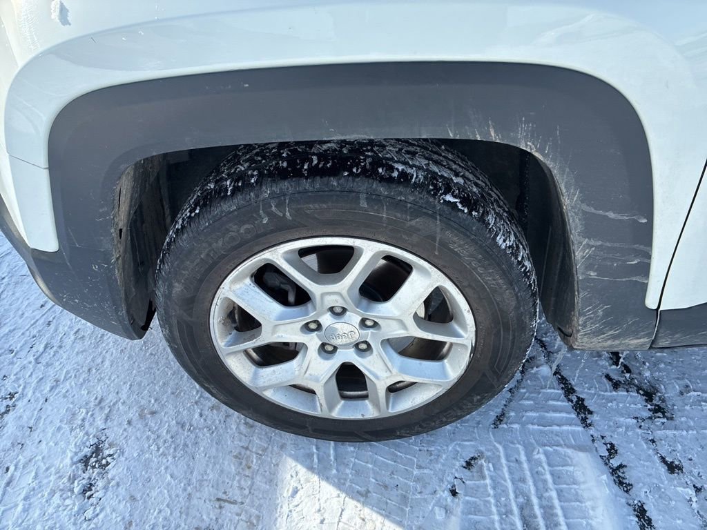 Used 2016 Jeep Renegade Latitude image 28