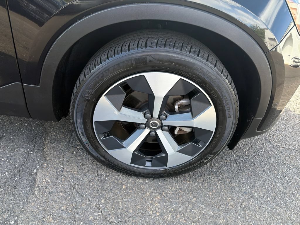 Used 2023 Volvo XC40 B5 Plus w/ Driver Assist Package AWD/4WD image 33