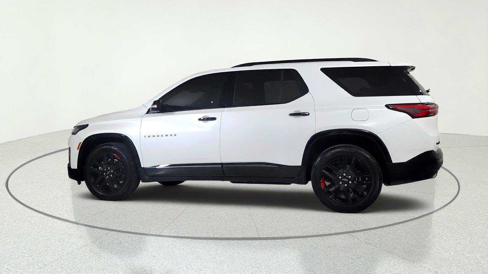 Used 2023 Chevrolet Traverse Premier w/ Redline Edition FWD image 4