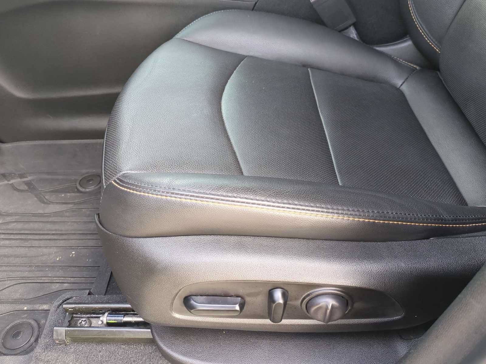Used 2021 Chevrolet Equinox Premier FWD image 18
