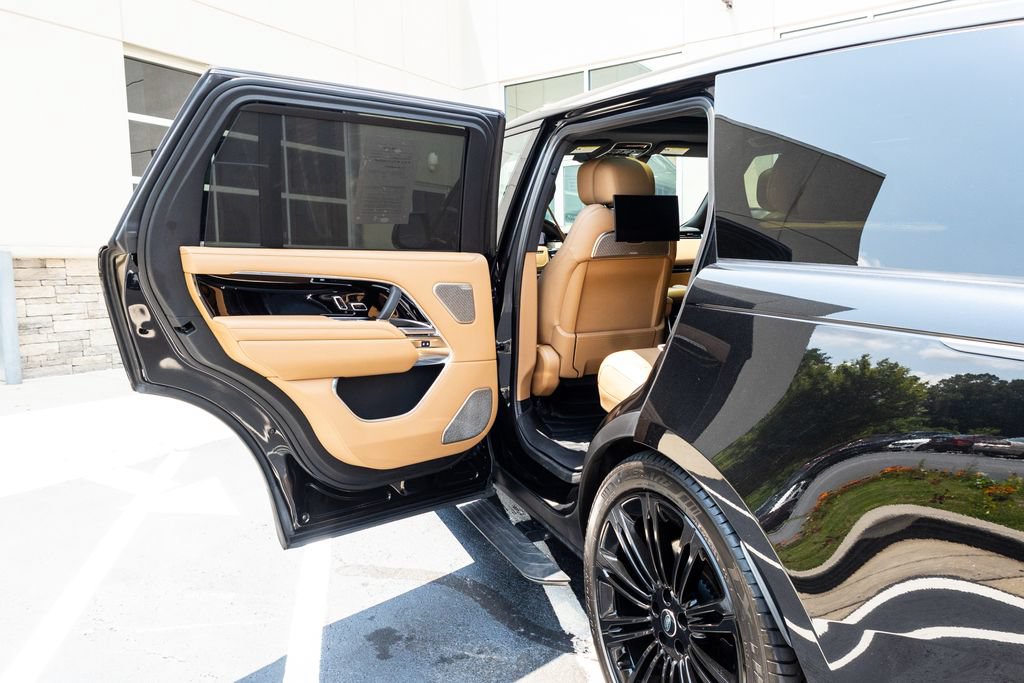 Used 2024 Land Rover Range Rover Long Wheelbase Autobiography AWD/4WD image 46