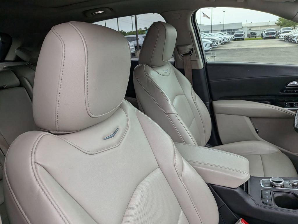 Used 2020 Cadillac XT4 Premium Luxury FWD image 30