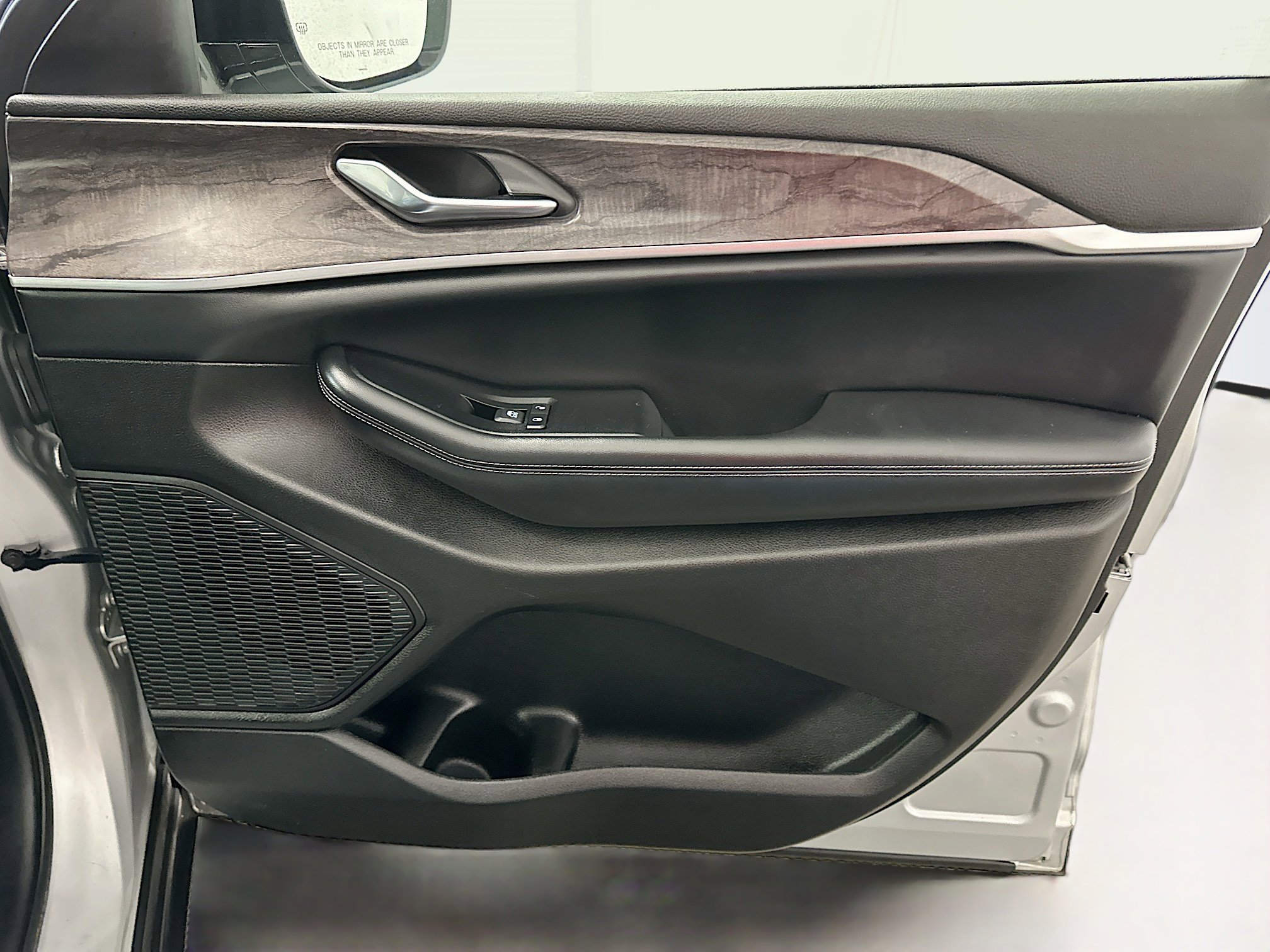 Used 2024 Jeep Grand Cherokee L Limited w/ Luxury Tech Group II image 36