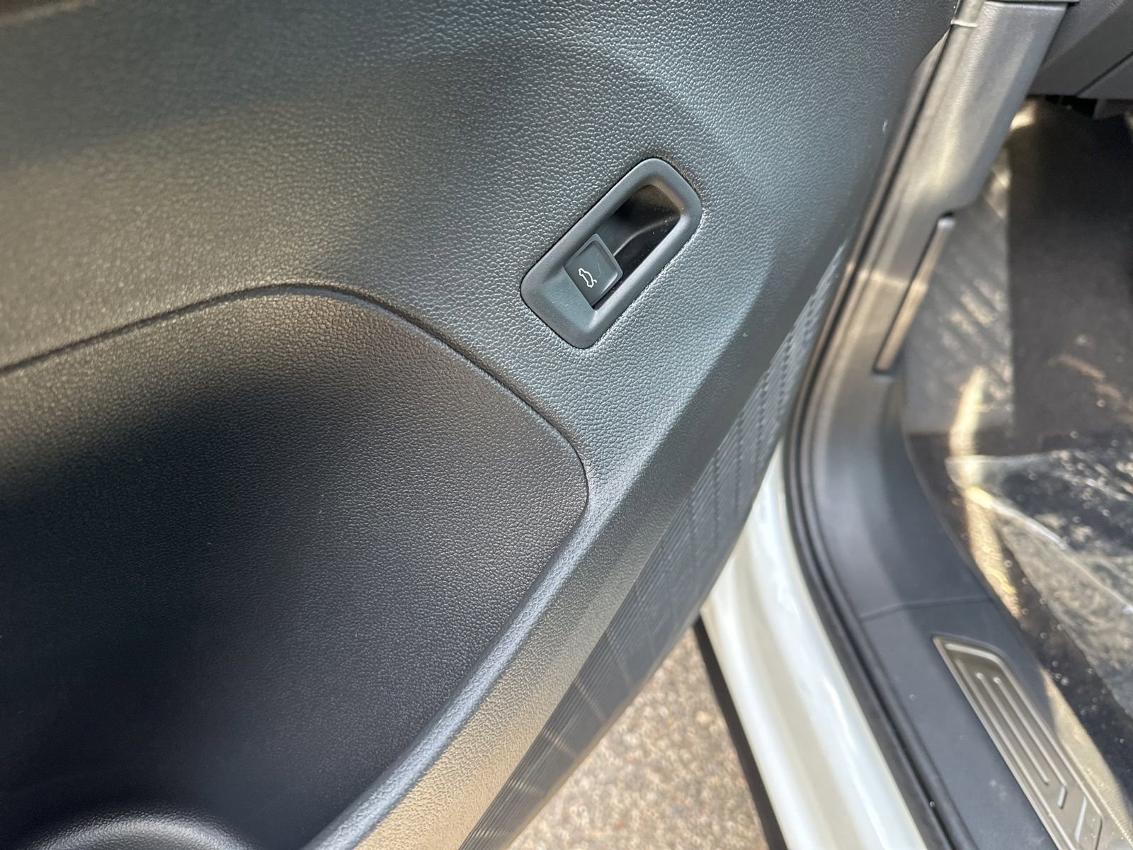 New 2026 Volkswagen Atlas SEL image 17