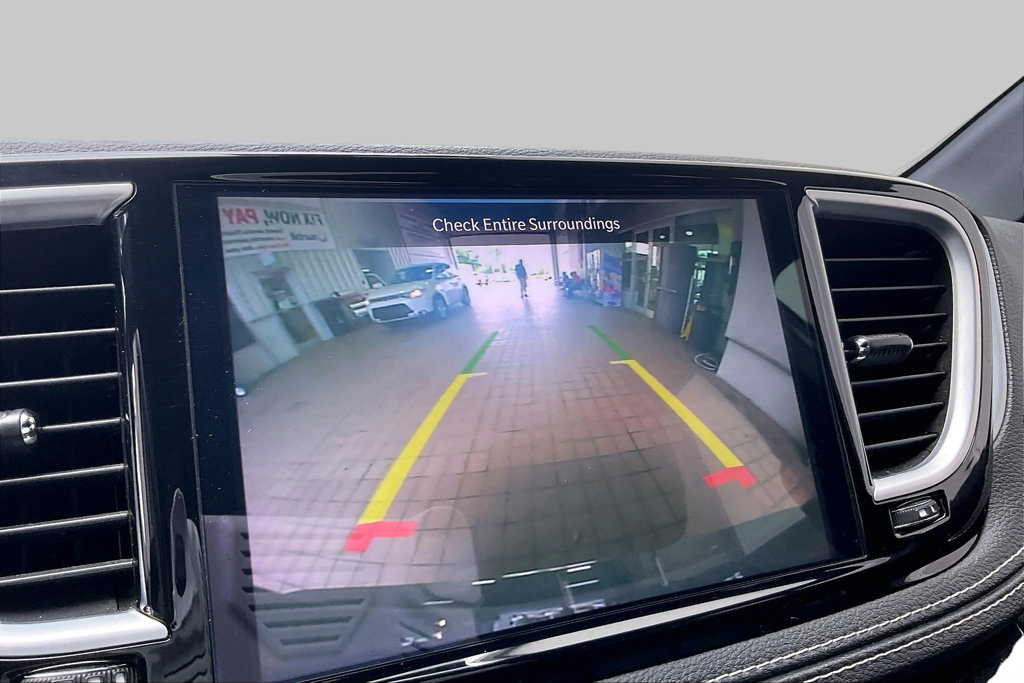 Used 2025 Chrysler Pacifica Limited FWD image 12