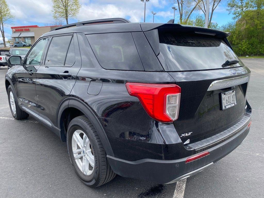 Used 2024 Ford Explorer XLT w/ Equipment Group 202A AWD/4WD image 12