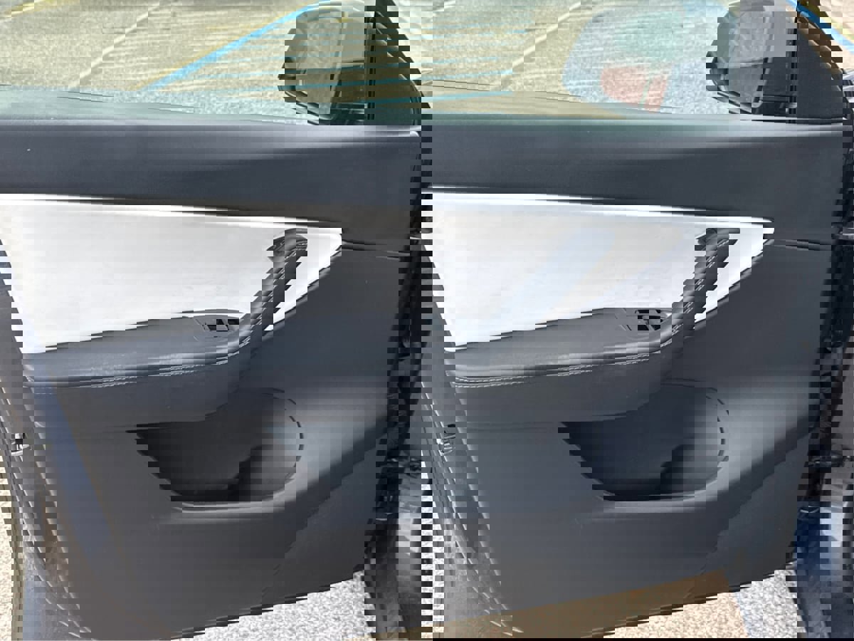 Used 2020 Tesla Model Y Long Range image 15