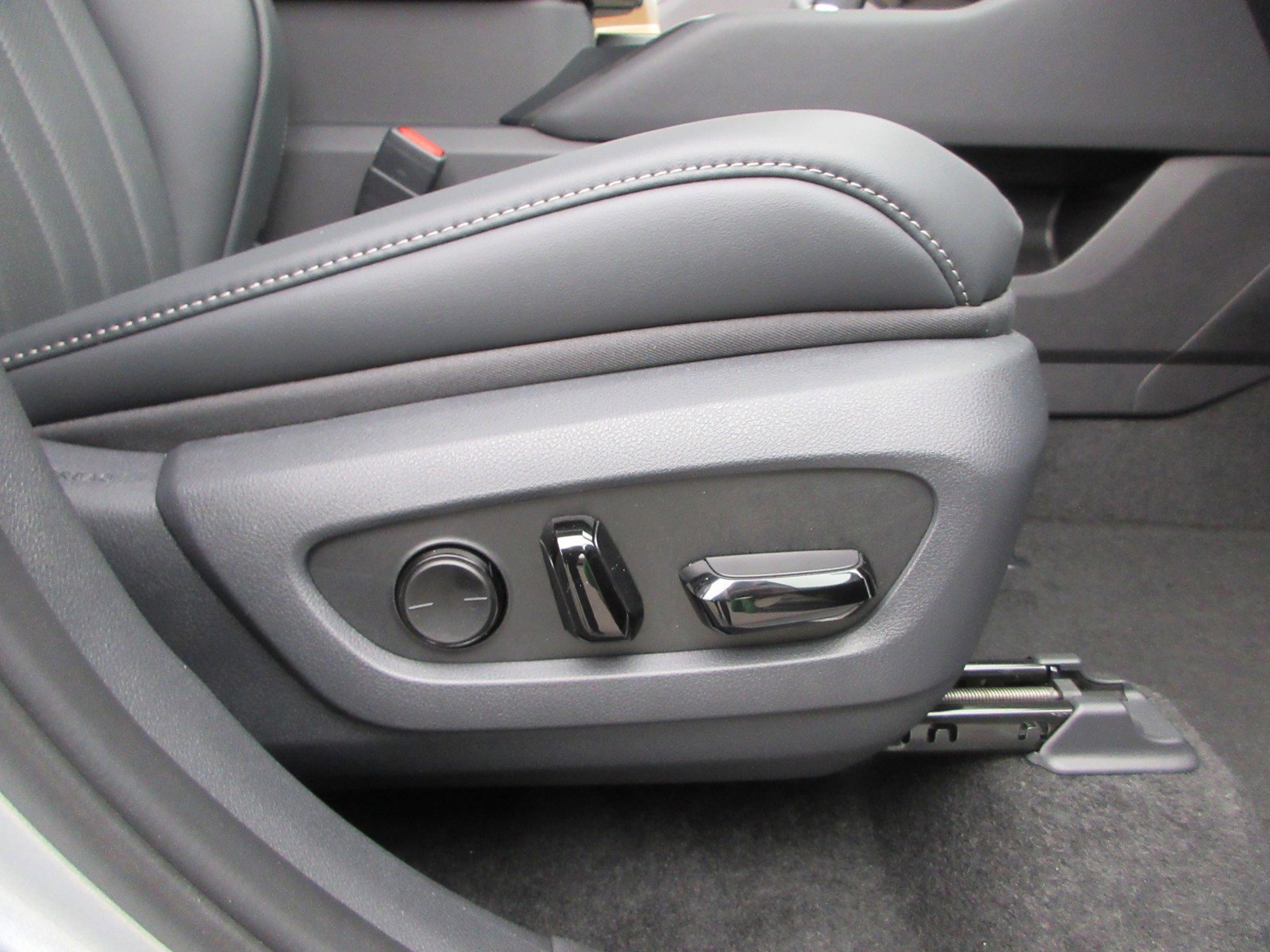 New 2026 Lexus TX 500h AWD image 31